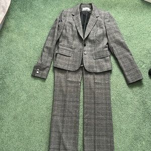 Calvin Klein patterned suit size 0 blazer and pants